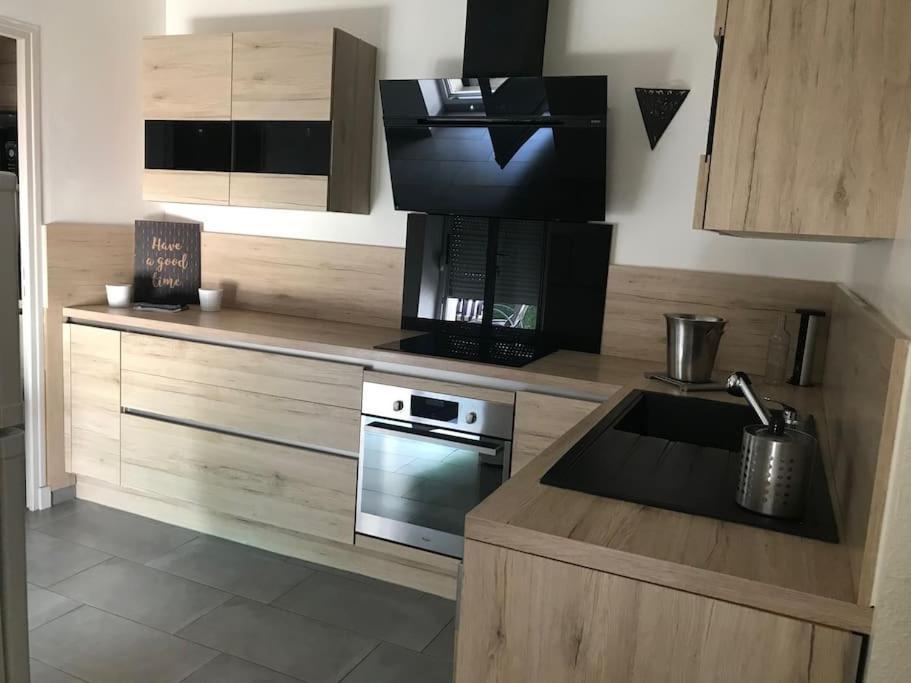 Appartement Avec Terrasse Centre De La Bastide Carcasona Exterior foto